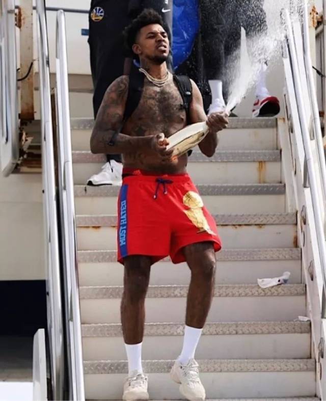 万项：首场比赛给自己打8.5分；开门红的意义相当重大（万项：揭幕战自评8.5分，首胜意义重大）