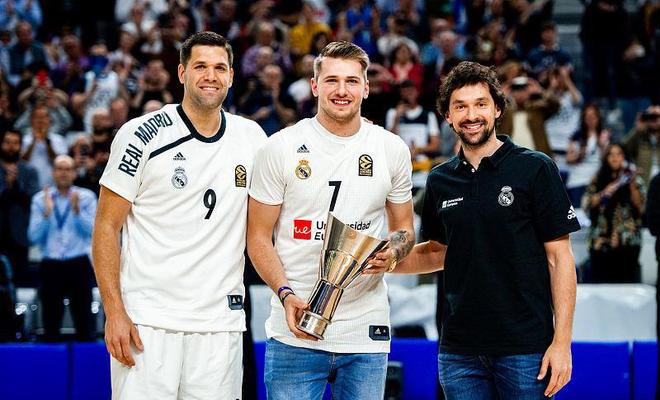 掘金约基奇豪取三双助球队连胜（约基奇砍下三双，助掘金再取连胜）