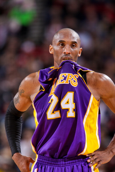 那不勒斯0-0法兰克福，麦克托米奈失良机，埃尔马斯造险（那不勒斯0-0战平法兰克福：麦克托米奈错失良机，埃尔马斯制造险情）