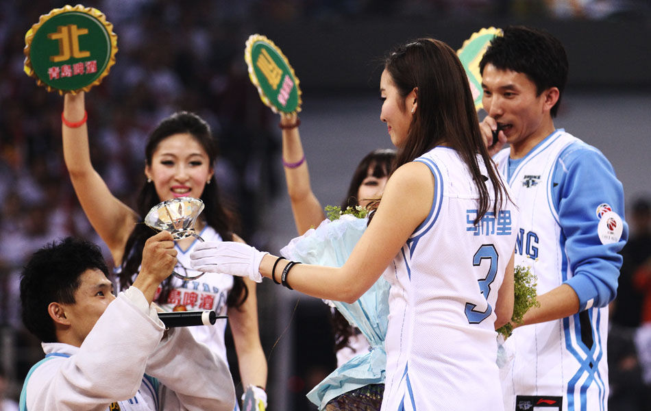 拒绝做网红球队！曼联4-1狼队连升6名至第6 积分追平欧冠区（不当流量队！曼联4-1狼队连跳6位至第6，积分追平欧冠线）