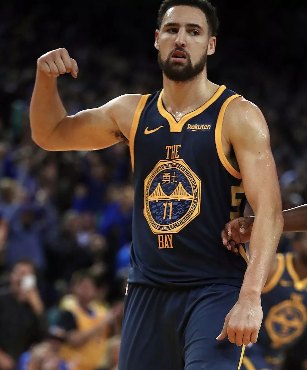 孔萨：凯恩给球队设立标准，那自然而然会激励我们（孔萨：凯恩树立球队标杆，激励着我们）