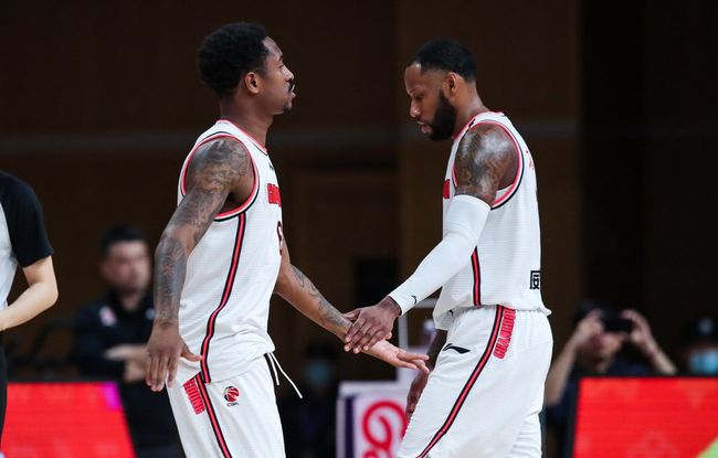 中超末轮前瞻：上海双雄冲击冠军，海牛、梅州争保级最后席位（中超收官战前瞻：上海双雄争冠，海牛与梅州冲刺最后保级名额）