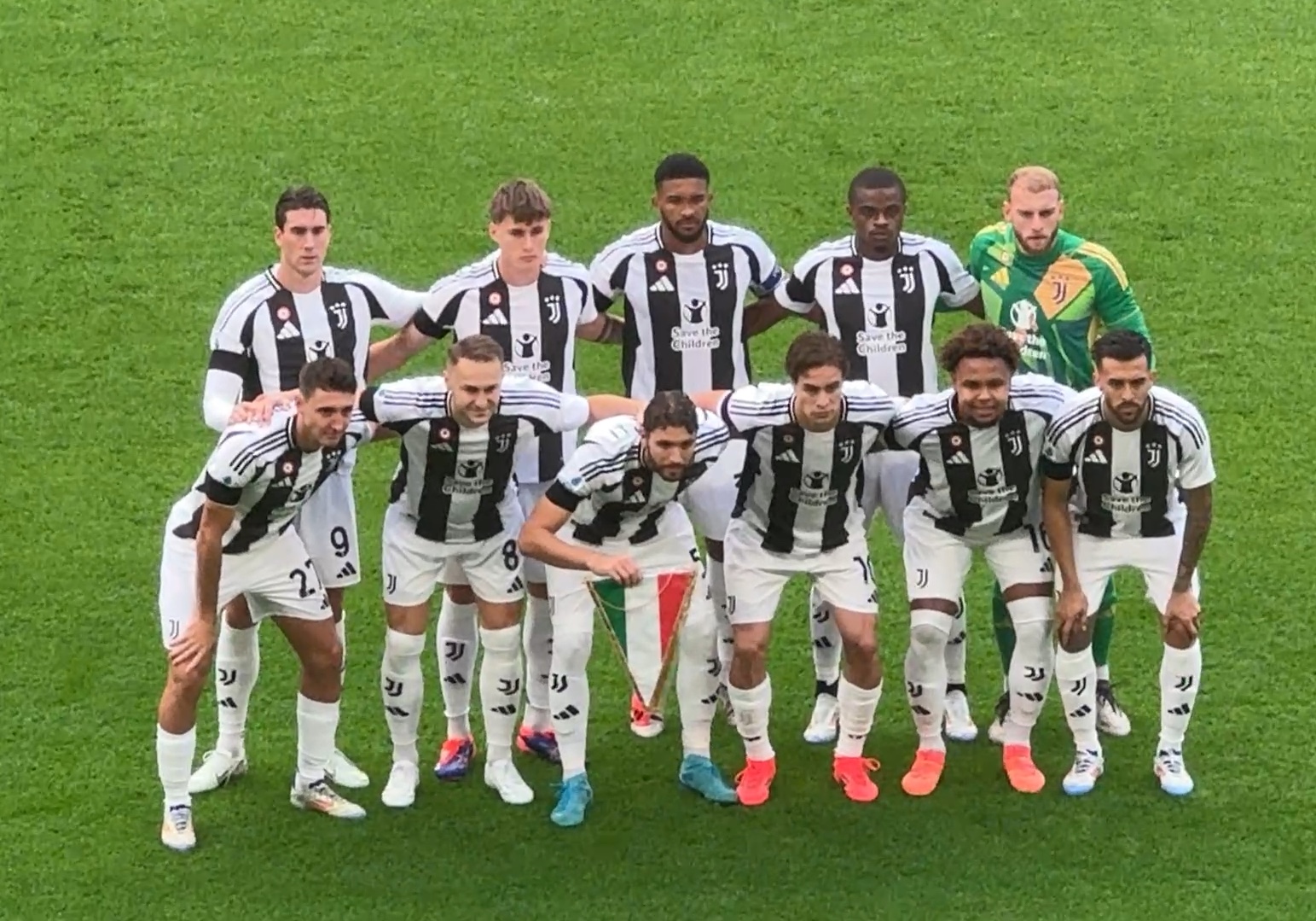 足球报：多支中超球队巨额欠税，以亿元为单位拖欠税款（足球报：多家中超俱乐部拖欠税款，规模以亿元计）