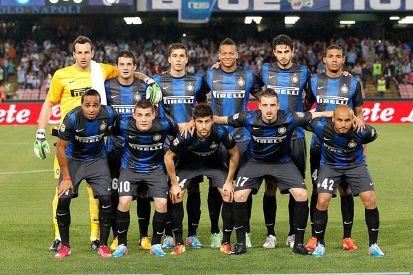 拜仁因球迷燃放烟火被罚，欧冠主场部分看台关闭（因球迷燃放烟火受罚，拜仁欧冠主场部分看台关闭）