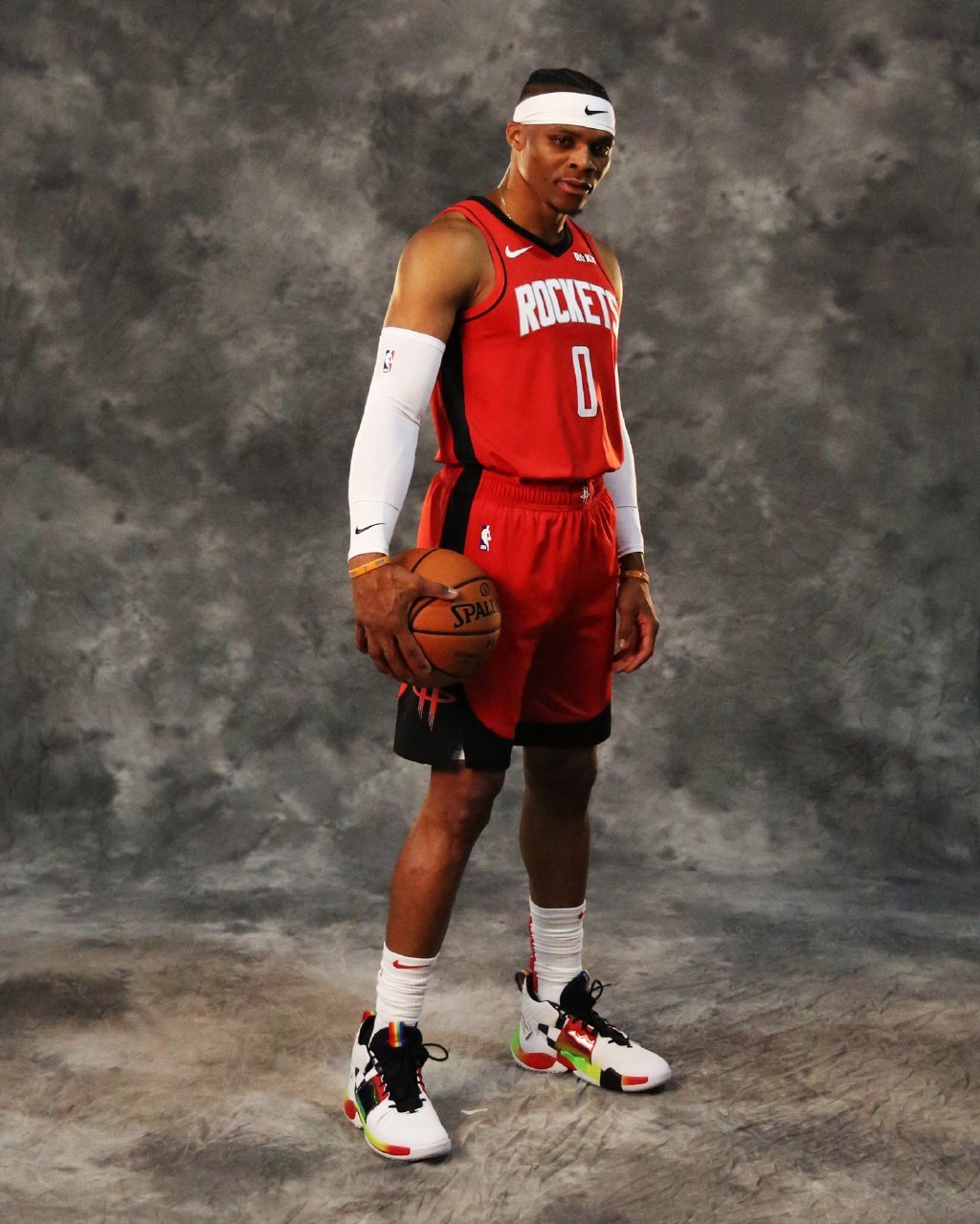 NBA球员数据统计：得分、篮板、助攻排行,（NBA球员数据总览：得分、篮板与助攻榜单）