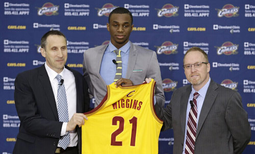 NBA球队战术解析：勇士防守新打法,（勇士防守革新：NBA战术深度解读）