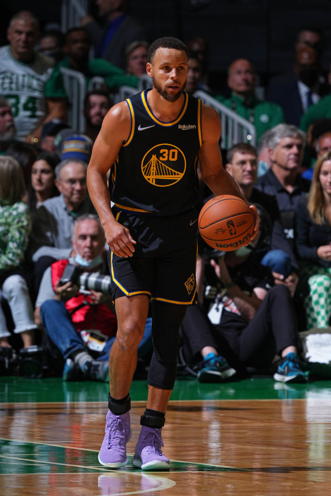 立陶宛男篮击败强敌晋级（立陶宛男篮力克劲敌成功晋级）