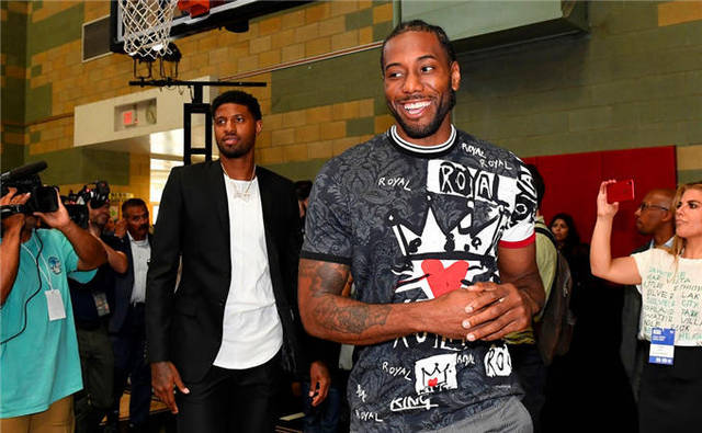 NBA新景象！杨瀚森与扎克·埃迪两位黄皮肤中锋跳球开场（NBA新气象！杨瀚森与扎克·埃迪两位亚裔中锋完成开场跳球）