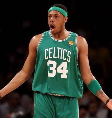 杜兰特篮下补篮，逆转比赛（杜兰特补篮扭转战局）