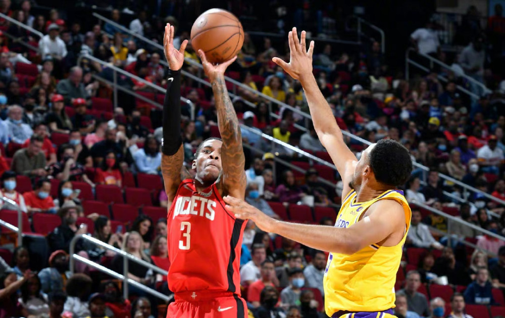 各位雷速老哥们下午好~最受欢迎的《体坛女神》栏目又在周四与大家准时见面啦！（雷速各位老哥下午好，人气栏目《体坛女神》周四如约与大家相见！）